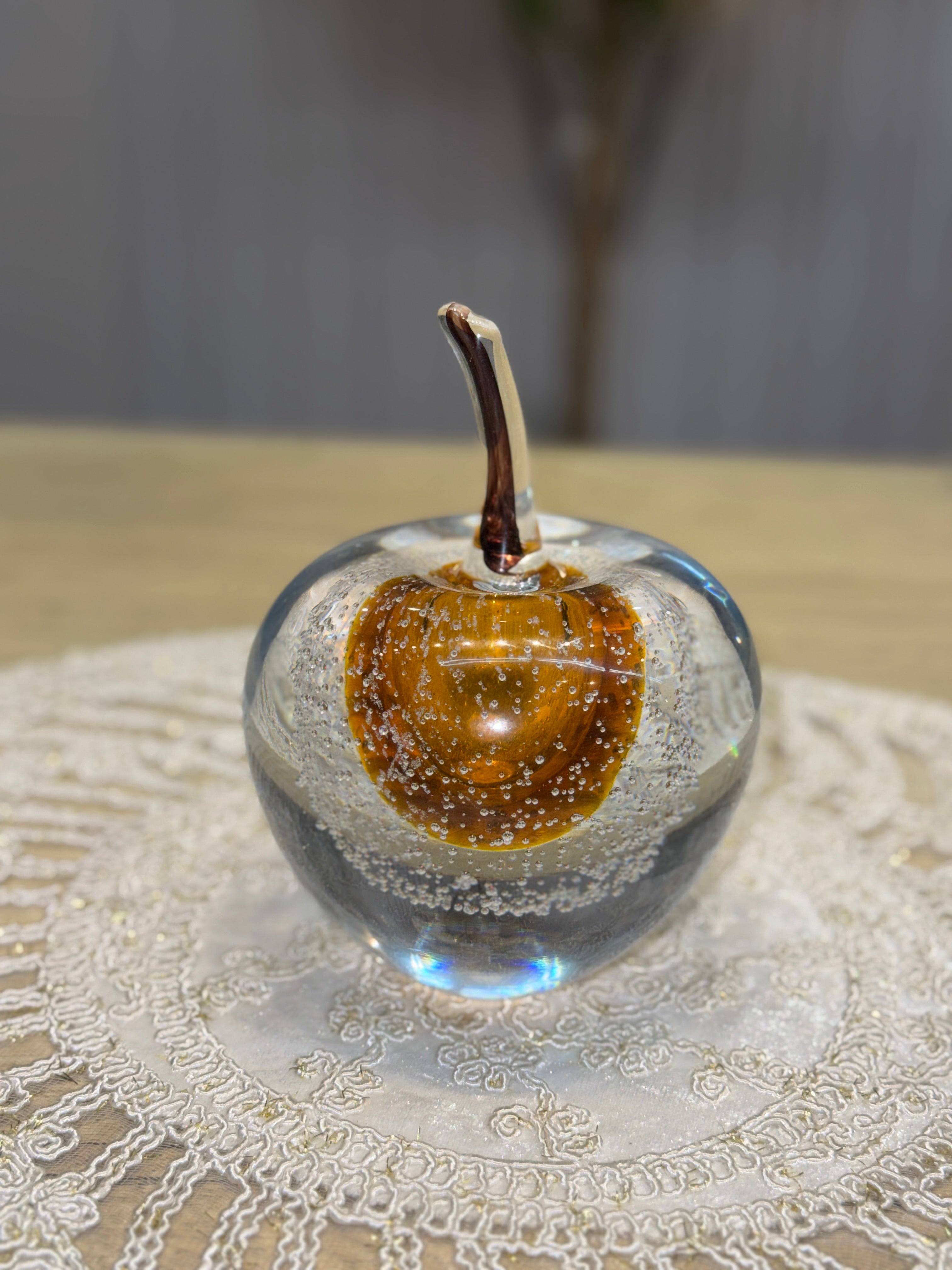 תפוחי זכוכית Glass Apples